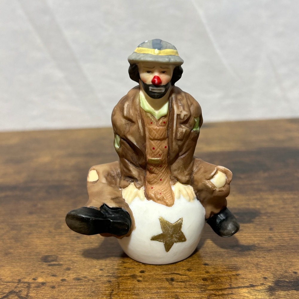 Emmett Kelly Jr Figurine Flambro Weary Willie Clown on Star Ball Brown Small